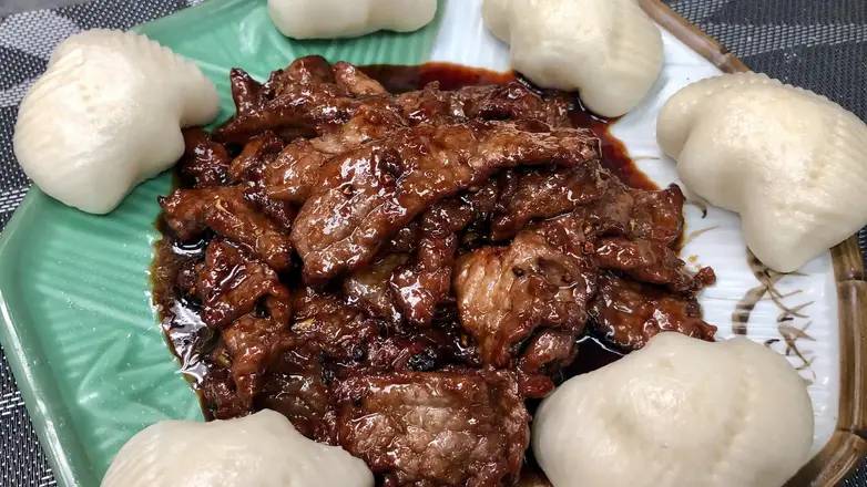 630. Honey Beef with Mini Steamed Buns 哈丝蜜牛肉